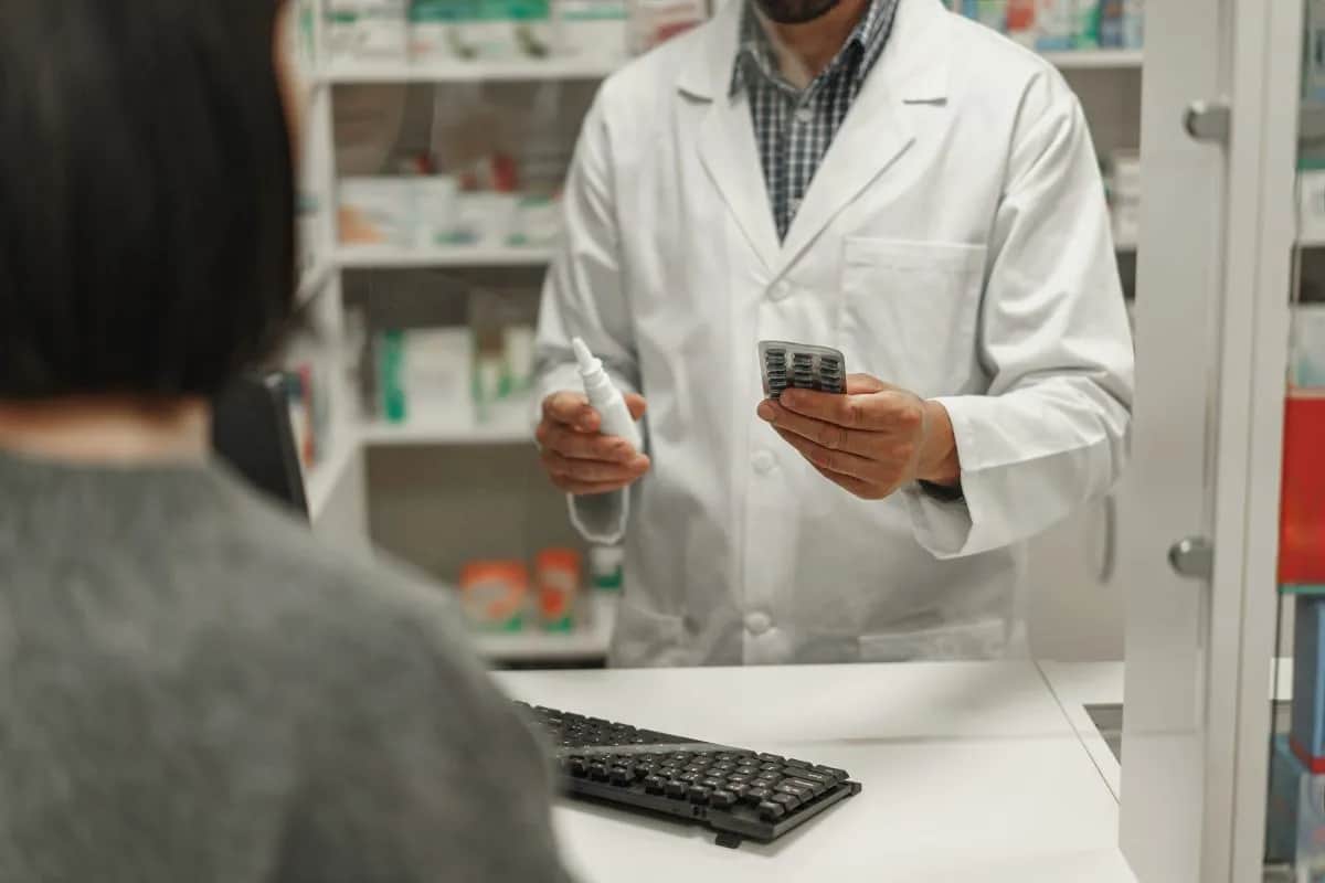 Zwrot leków na receptę: Kiedy to możliwe? Zasady i wyjątki